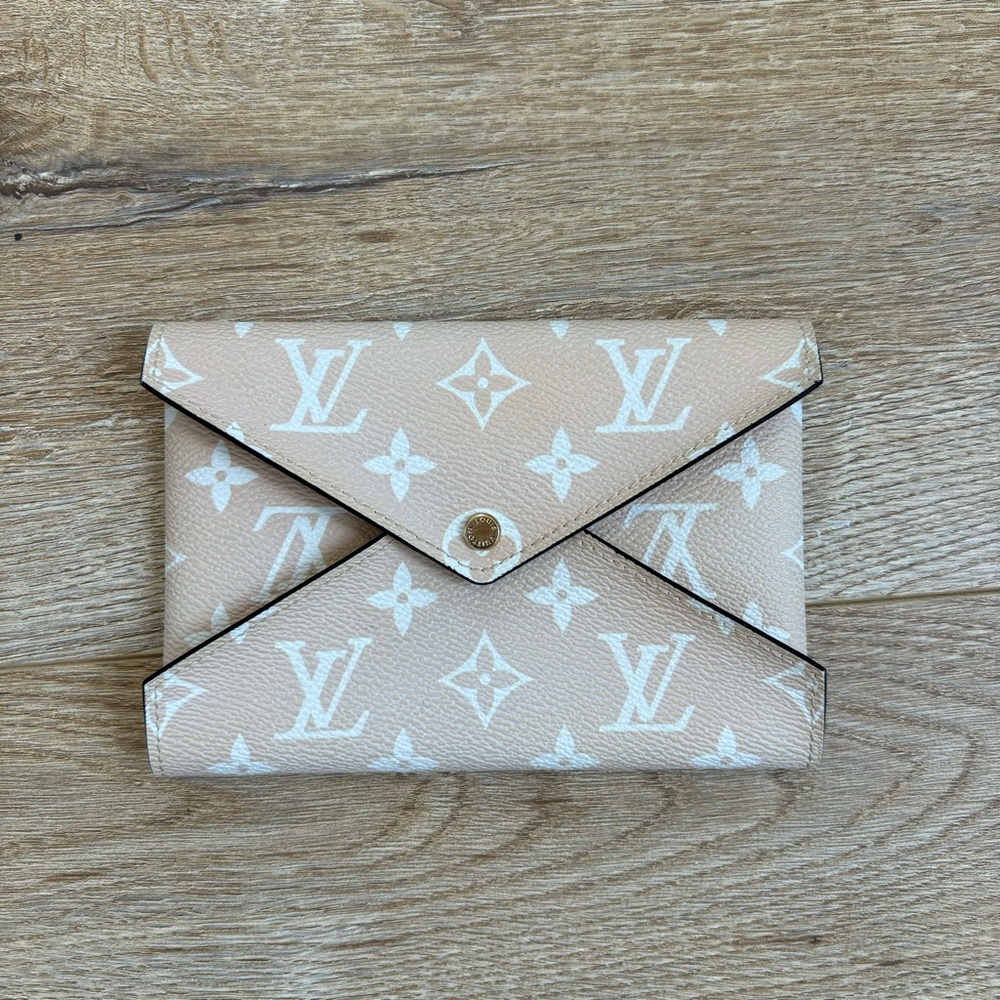 Louis Vuitton Medium Tan White Kirigami Envelope Pouch Monogram Authentic
